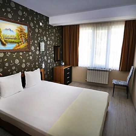 مومتشيلغراد Apart Hotel Central المظهر الخارجي الصورة