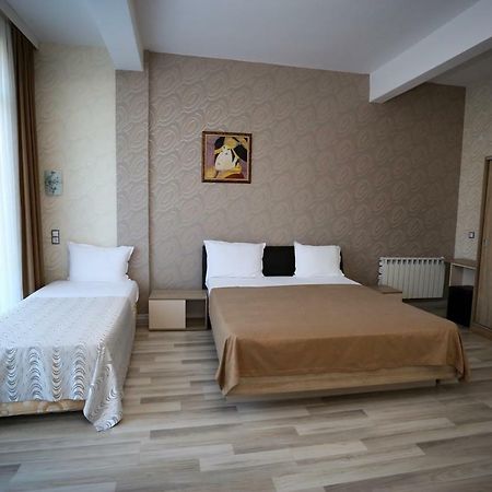 مومتشيلغراد Apart Hotel Central المظهر الخارجي الصورة