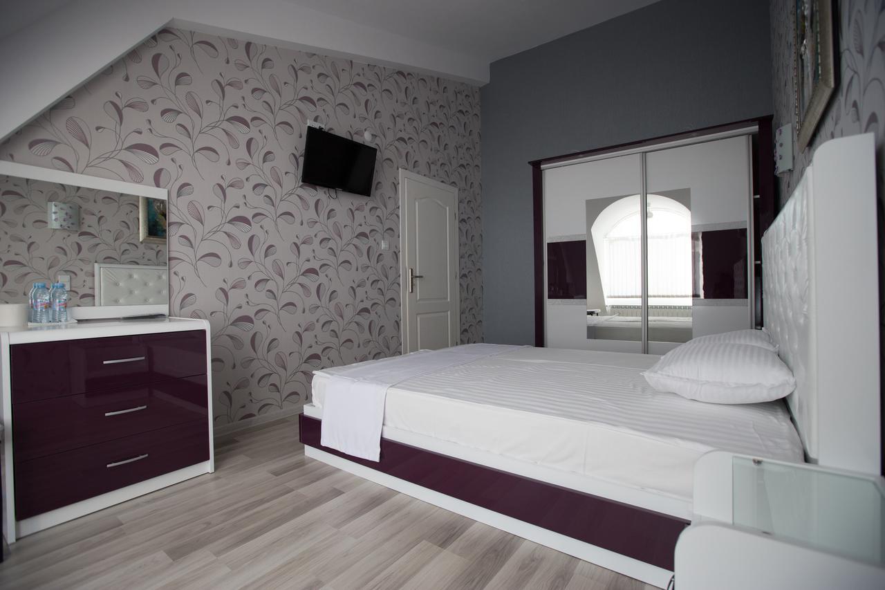 مومتشيلغراد Apart Hotel Central المظهر الخارجي الصورة