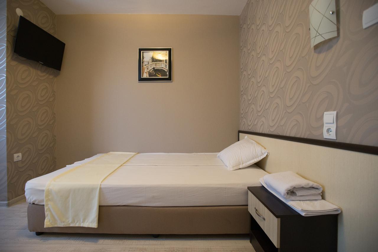 مومتشيلغراد Apart Hotel Central المظهر الخارجي الصورة