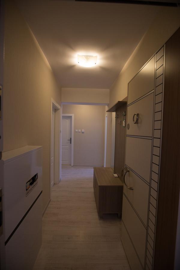 مومتشيلغراد Apart Hotel Central المظهر الخارجي الصورة