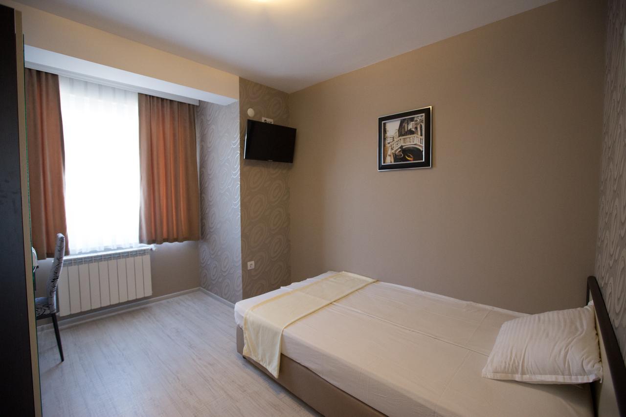 مومتشيلغراد Apart Hotel Central المظهر الخارجي الصورة