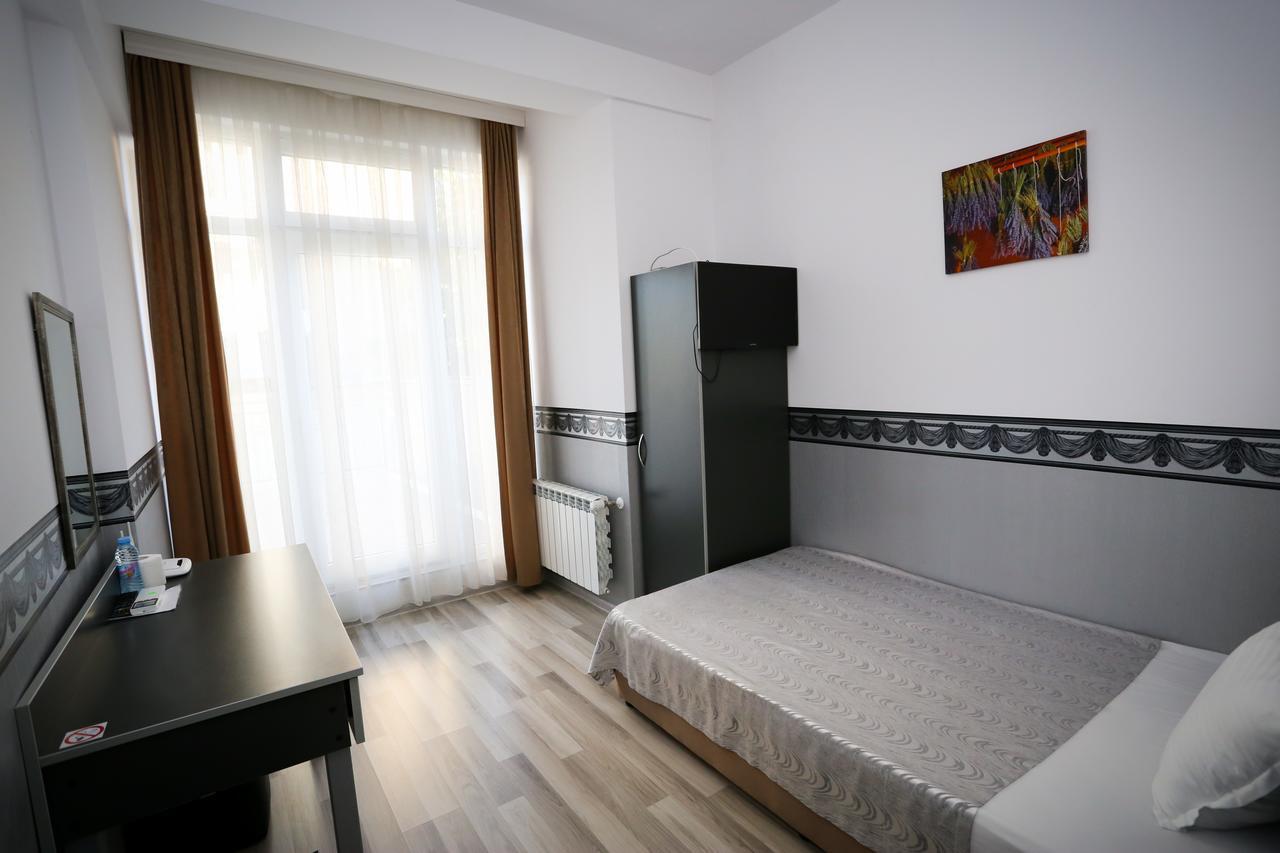 مومتشيلغراد Apart Hotel Central المظهر الخارجي الصورة