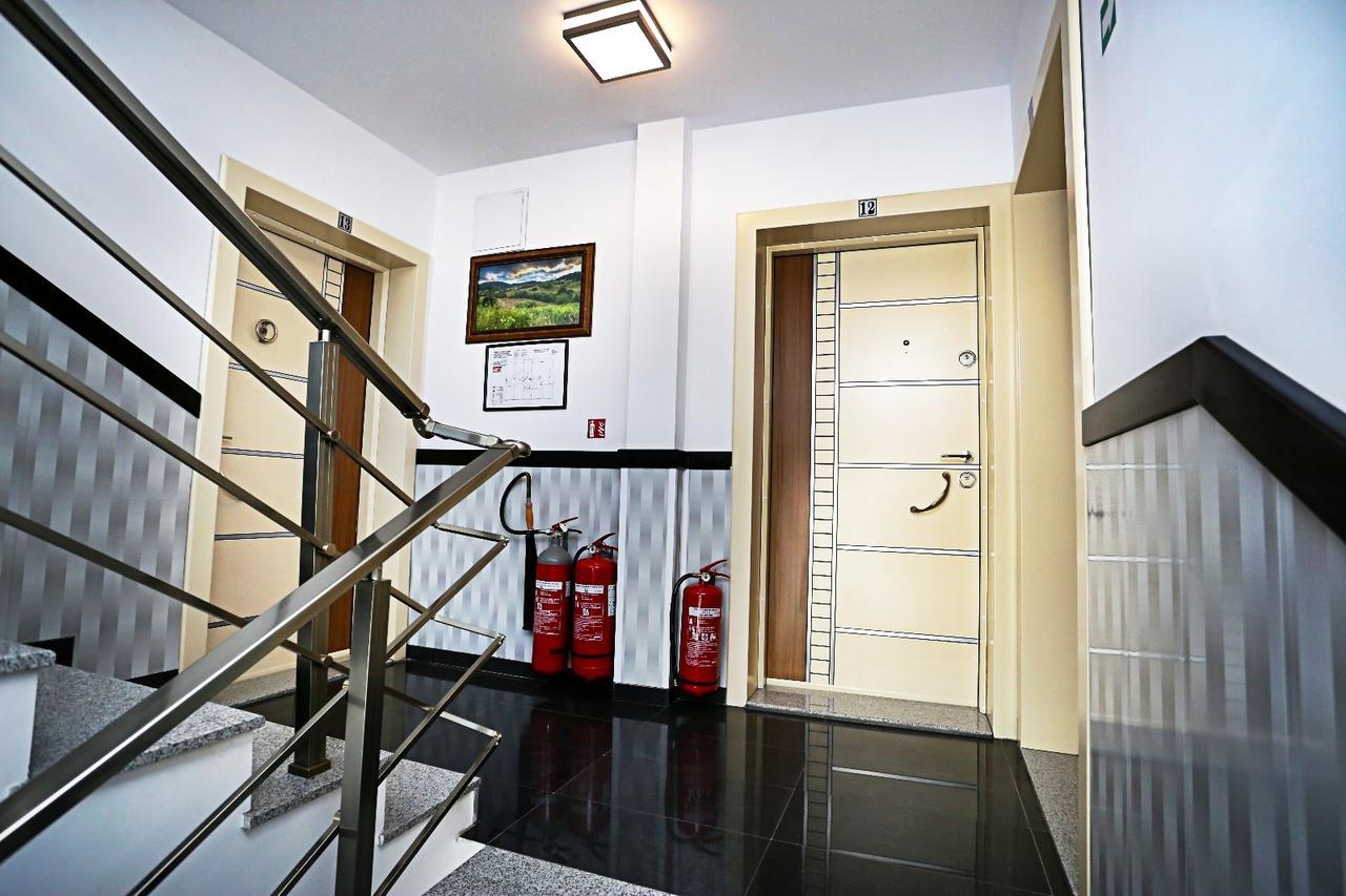 مومتشيلغراد Apart Hotel Central المظهر الخارجي الصورة