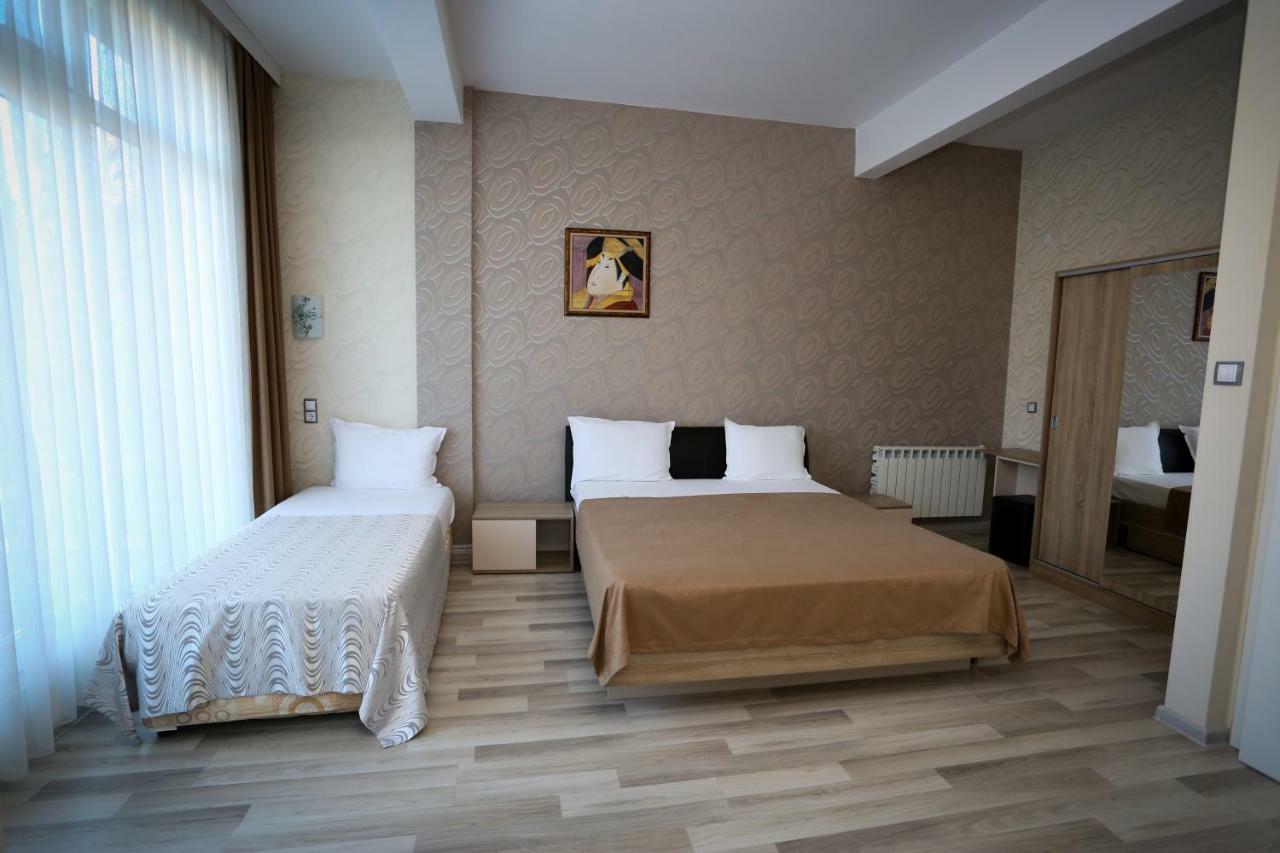 مومتشيلغراد Apart Hotel Central المظهر الخارجي الصورة